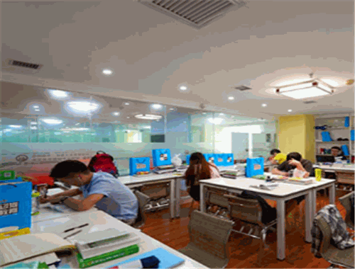 小馬過河教育 專業教育咨詢，助力學子揚帆遠航